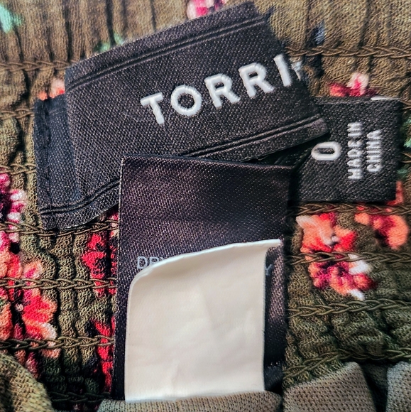 Torrid Floral Flowy Gauze Smocked Shorts - Olive‎ Green - Picture 7 of 8